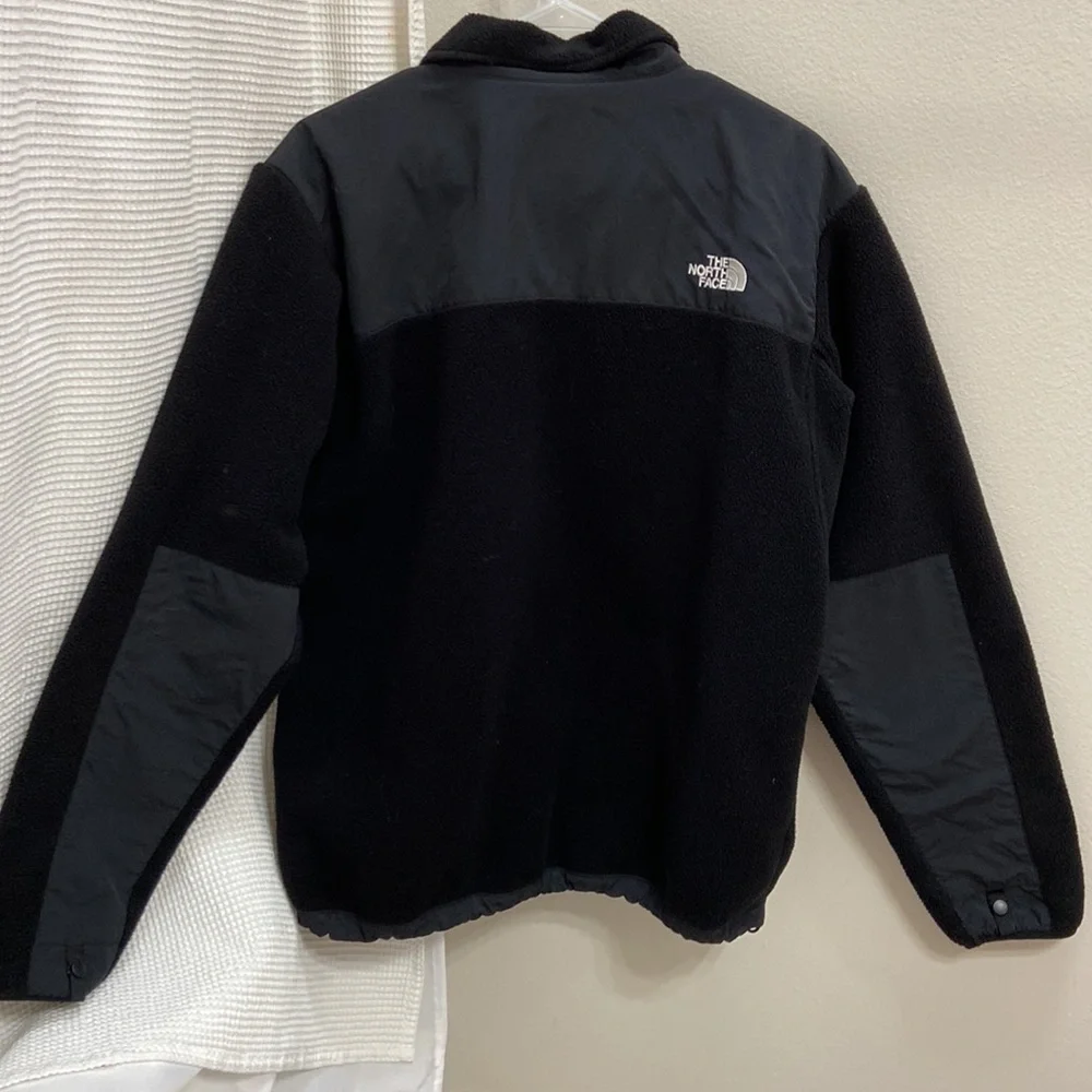 Men’s The North Face black fleece zip up jacket. Polartec recycled. Size medium.